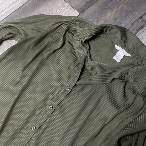 H&M Green Button Up Medium size 8 - Picture 3 of 3